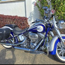 Limited Edition.  2014 Harley Davidson CVO Deluxe. Mint Condition.  Clean Title