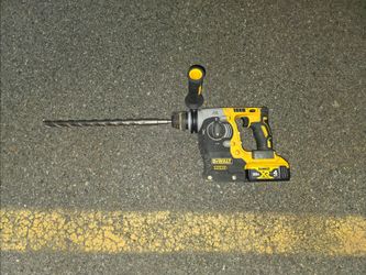 DEWALT ROTARY HAMMER DRILL/CHISEL
