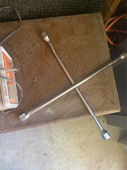 Cross wrench