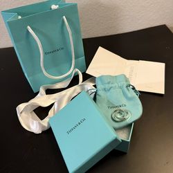 Authentic $650 Tiffany & Co Tiffany 1837 Interlocking Ring Size 6