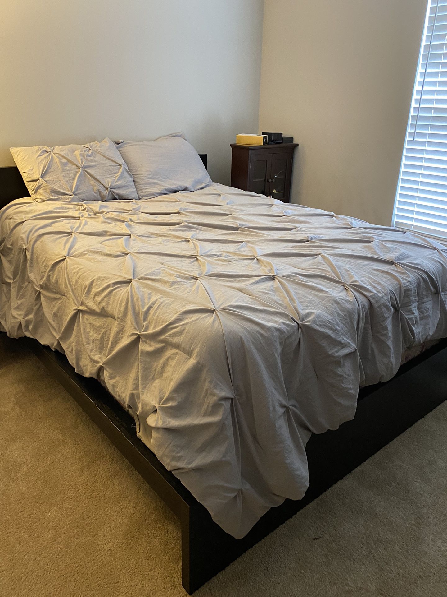 Queen Sized Bed Frame And Mattress With Storage 