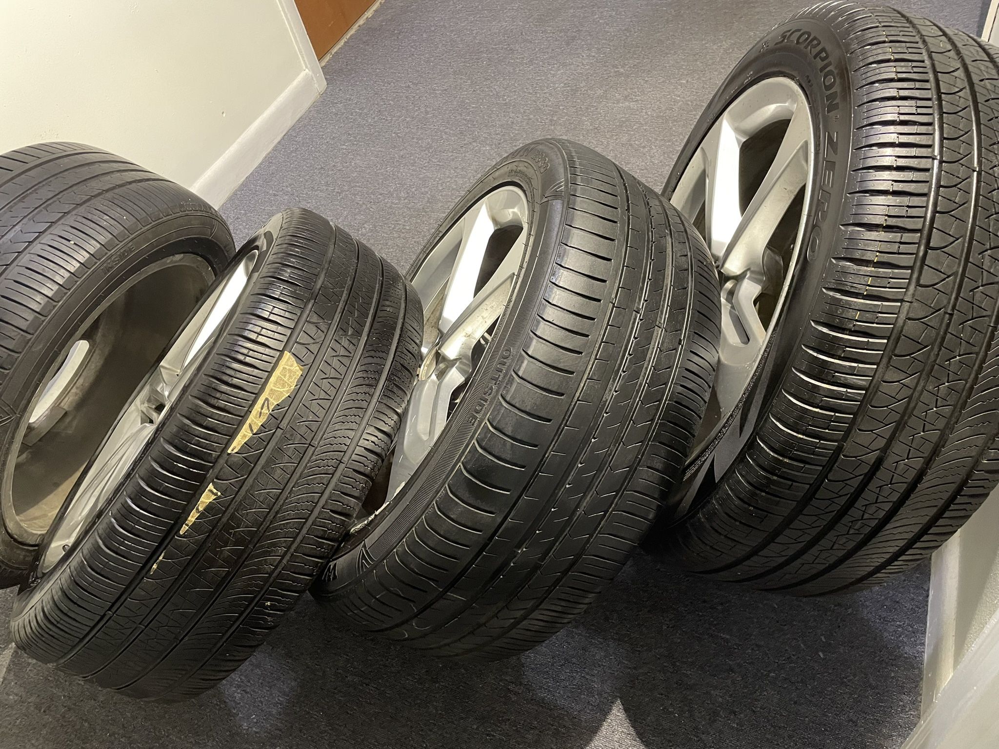 Tires 275-45-R21