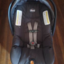 Chicco KeyFit 30 & 2 Bases