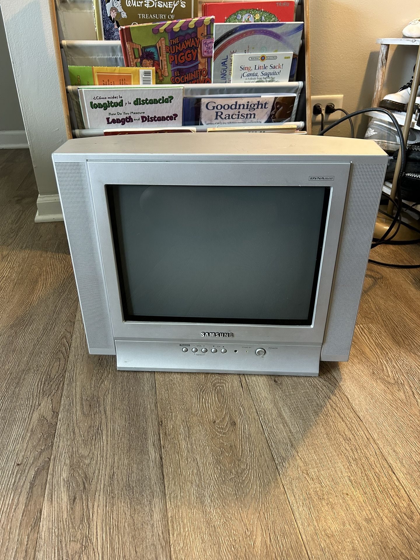 Samsung 14” CRT Tv TXN1430F – Retro Gaming – Works Great