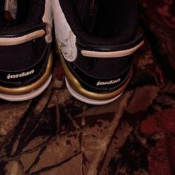 8 C Size Black , White And Gold Kids Air Jordans 