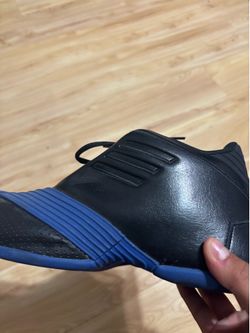 Addias basketball shoes  size 6 other shoe is same conditions