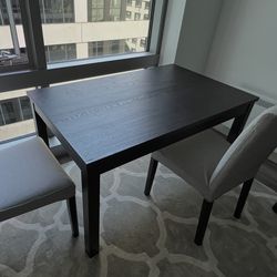 Extendable brown dining set with 4 chairs