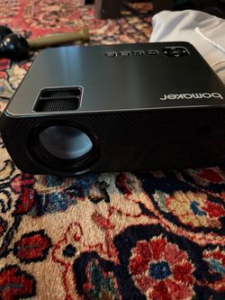 Bomaker Mini Projector