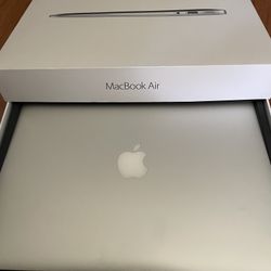 MACBOOK AIR