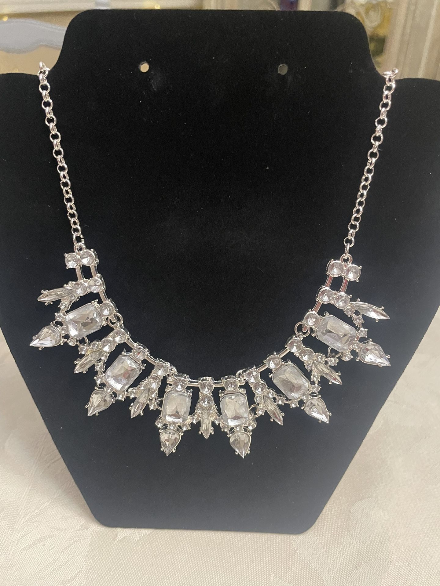 Northern Clover Crystal Necklace and Earrings (New)