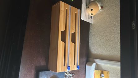 Tin foil and plastic wrap holder