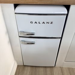 Retro Mini Fridge
