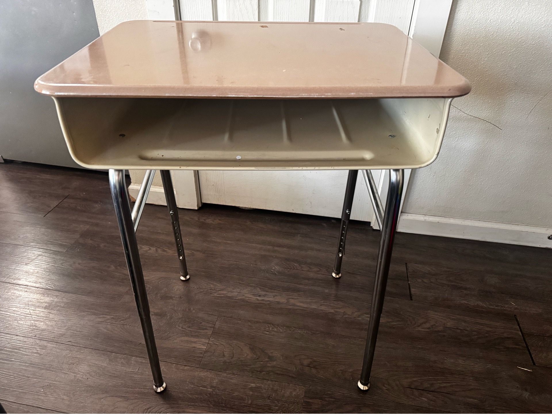 Free desk
