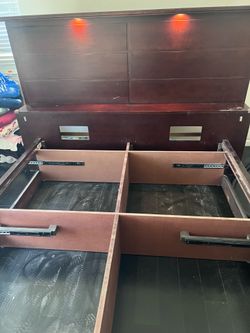 Cal King frame bed. It comes with 4 drawers under .