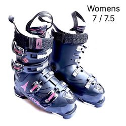 Womens Atomic Ski Boots (Size 7 / 7.5)