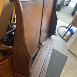 Queen Sleigh Bed In Good Condition - Hardwood