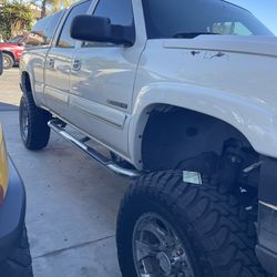 2005 Chevy 2500HD 17,500 Obo 104,000 Miles Or Trade For A Low Low
