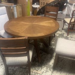Dining table an 4 chair