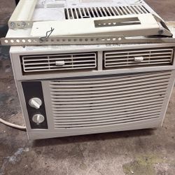 Window AC Unit With Stand