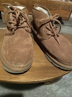 Kid Size 6 Youth, Women’s 7.5-8 Short, Brown Uggs