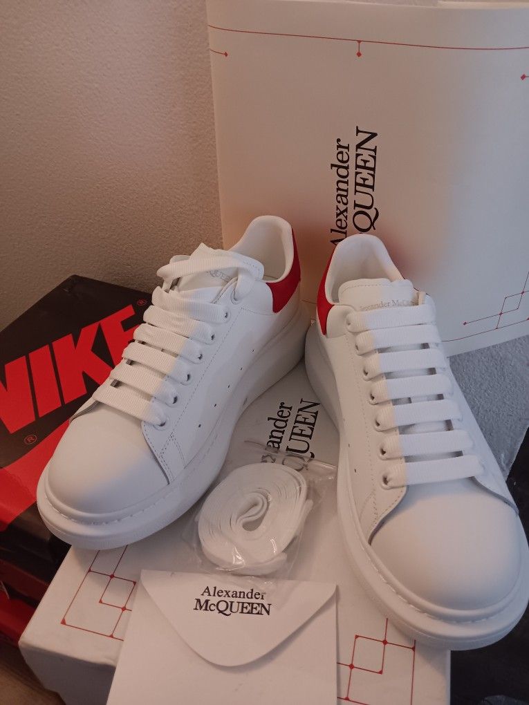 Alexander McQueen red heel Sneaker