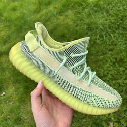 Yeezy 350 V2 Yeezreel