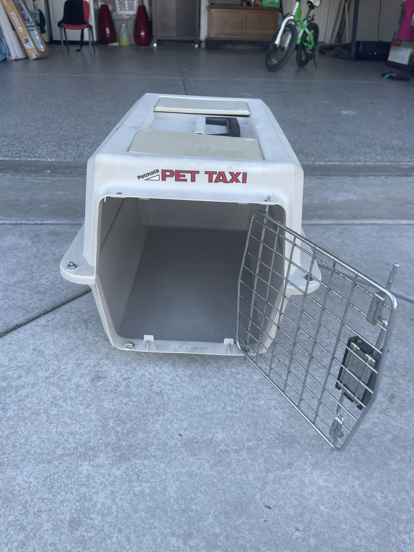 X- Small Pet Taxi Cat Carrier In Great Shape