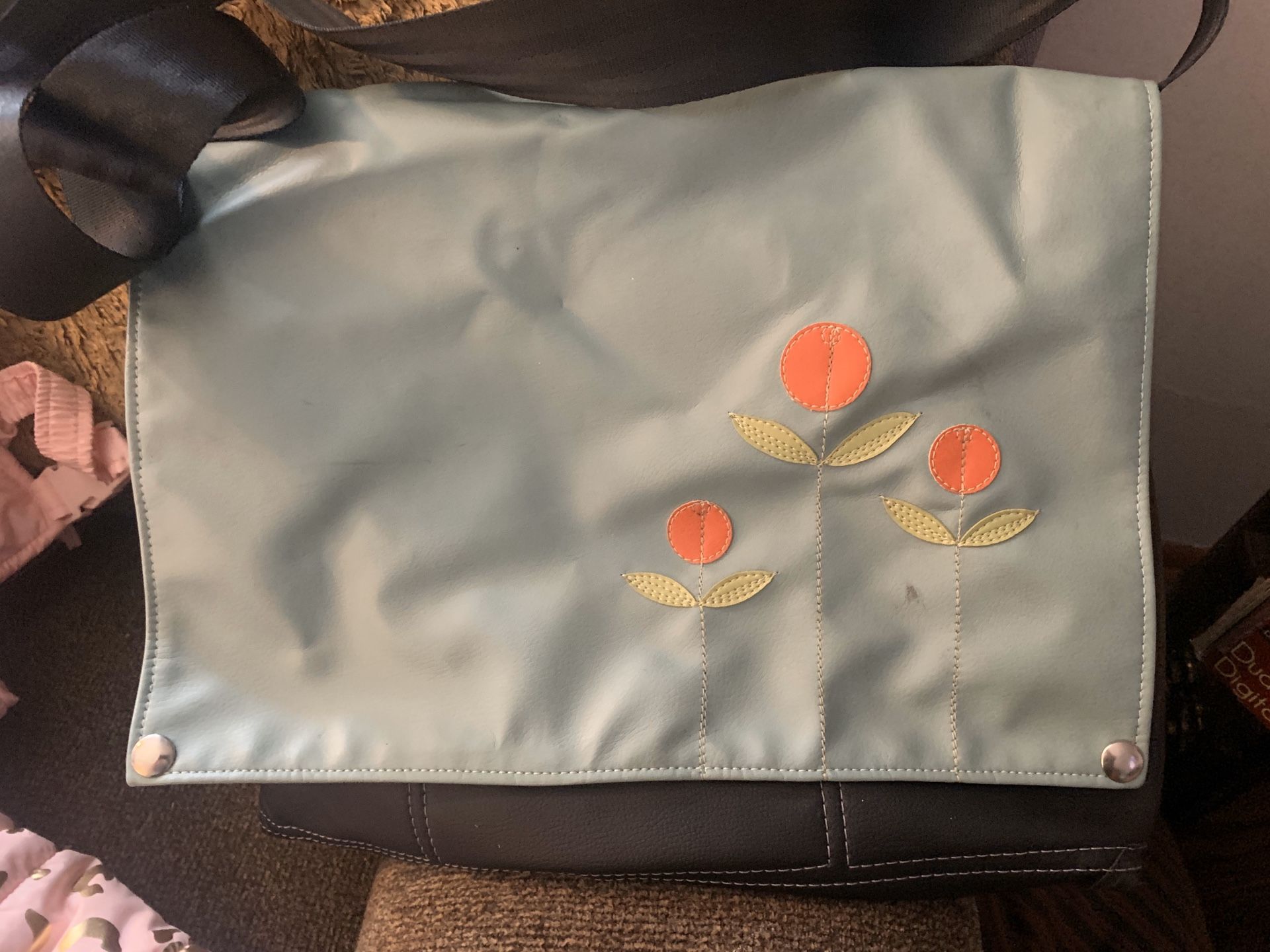 Queen bee messenger bag