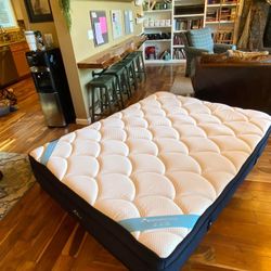 Dreamcloud Premier Queen Mattress ❤️