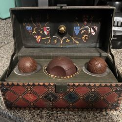 Harry Potter Collectible Quidditch Trunk 