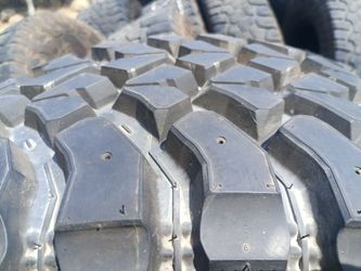 35x12.50R17 Hankook Tire (1) Like New