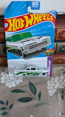2026 HOT WHEELS WHITE & GREEN '59 CHEVY IMPALA 2/5 LAYIN' LOW

44/250