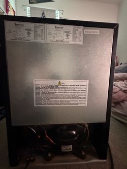 Magic Chef Mini Fridge 2.6-cu ft