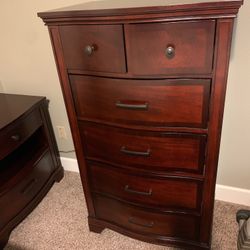 Wood Dressers And Nightstands