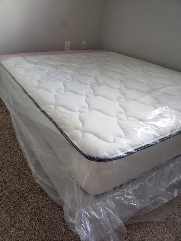 NEW FULL MATTRESS. Bed frame is not available. Take it home the same day 👍