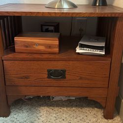 Bassett End Table / Night Stand 