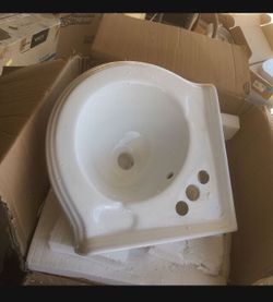 Corner wall mounted sink