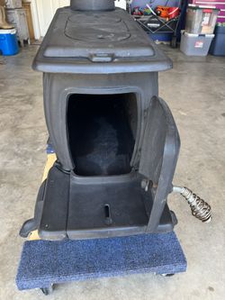 Vogelzang Cast Iron Standard Boxwood Wood Stove (BX26E) for Sale in  Corinth, TX - OfferUp
