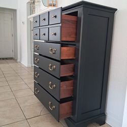 Tall Dresser / Chest of Drawers