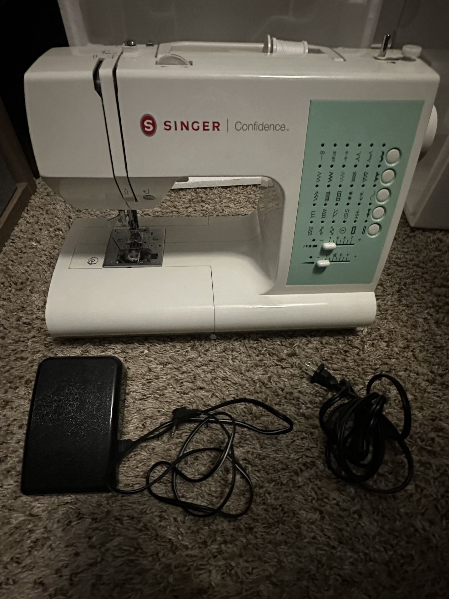 Sewing Machine (SINGER)