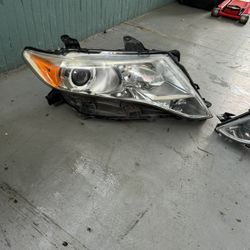 2011 Toyota Venza Headlights