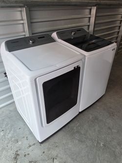 NICE SAMSUNG WASHER AND GAS DRYER SET