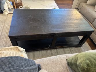 Coffee table with lifting lid