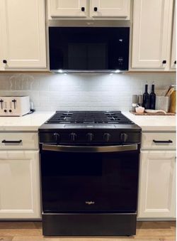 Whirlpool Microwave 1.1 cu ft over stove