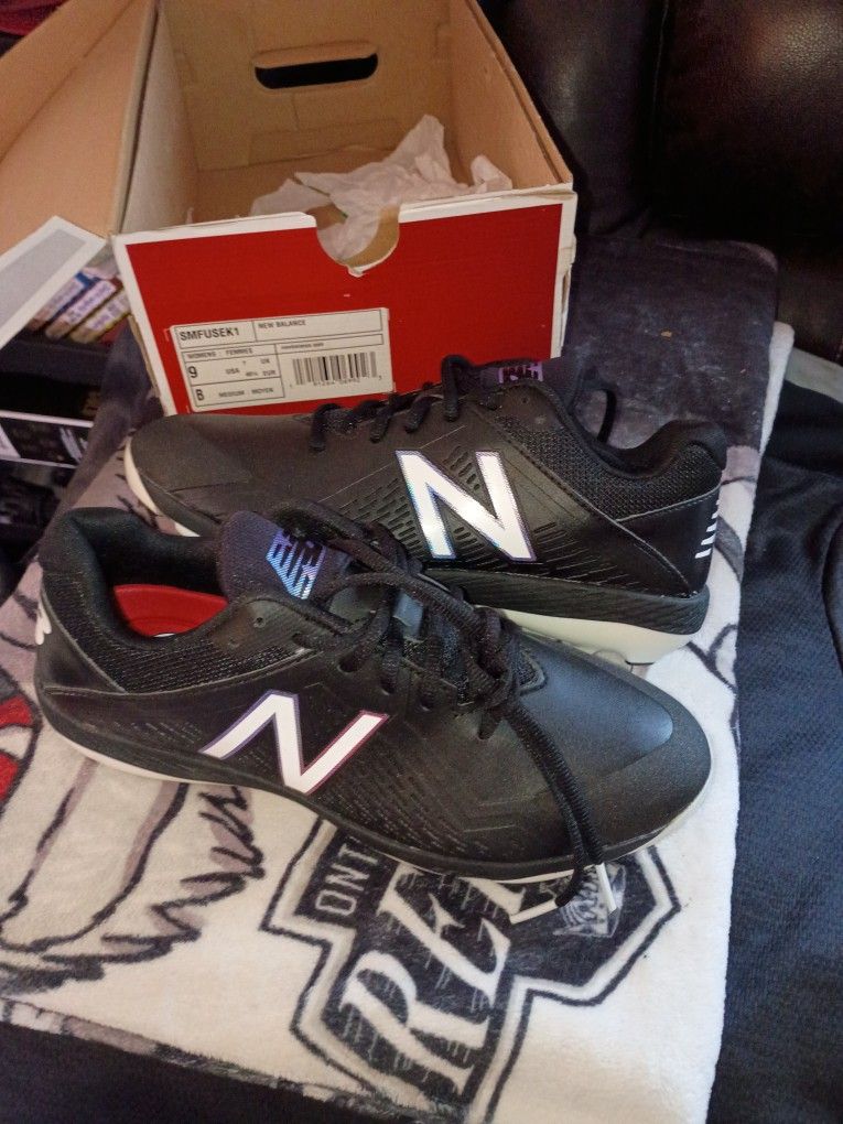 NB Girls Cleats
