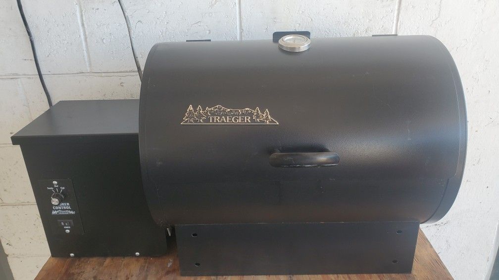 TRAEGER PELLET GRILL