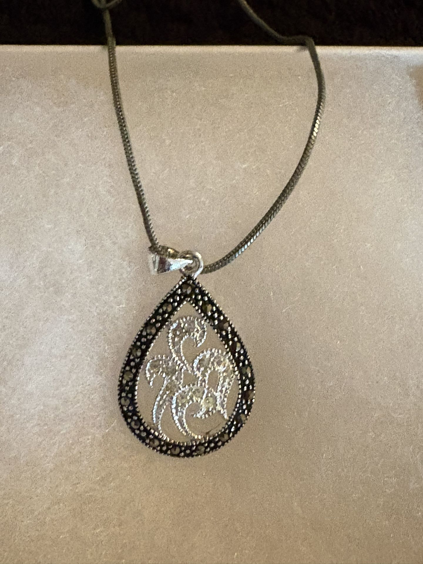 Beautiful Sparkly Diamond Necklace NEW