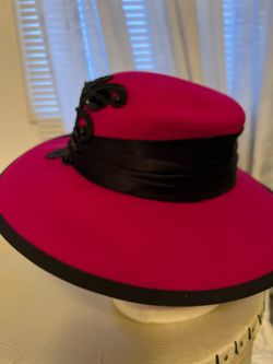 Carmen San Diego-Like Hat