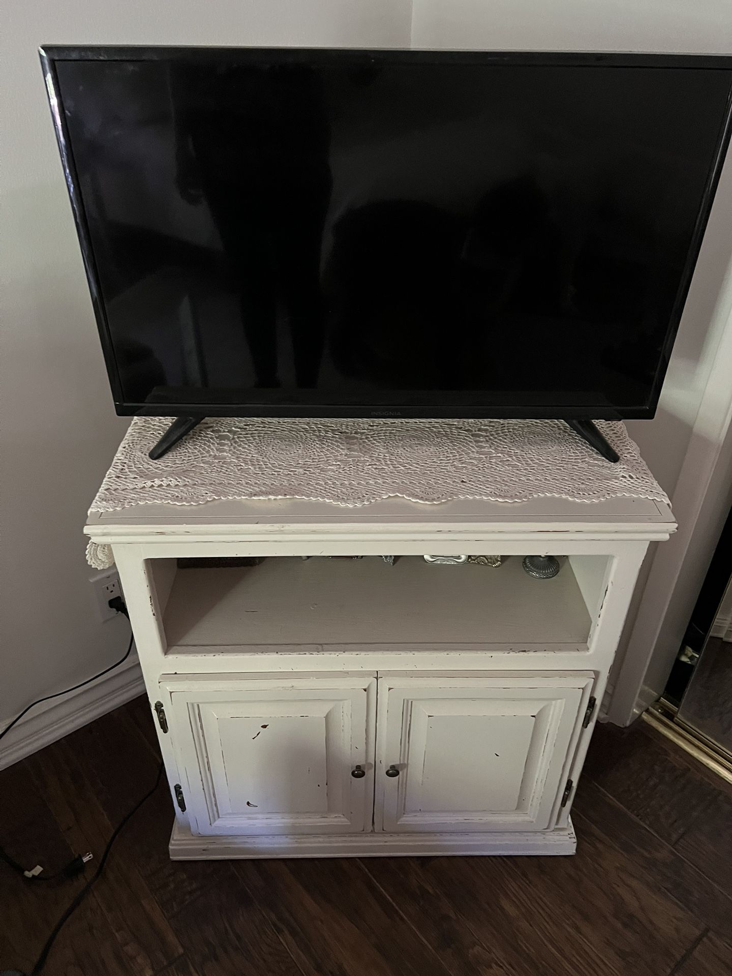 Insignia 32” LED TV