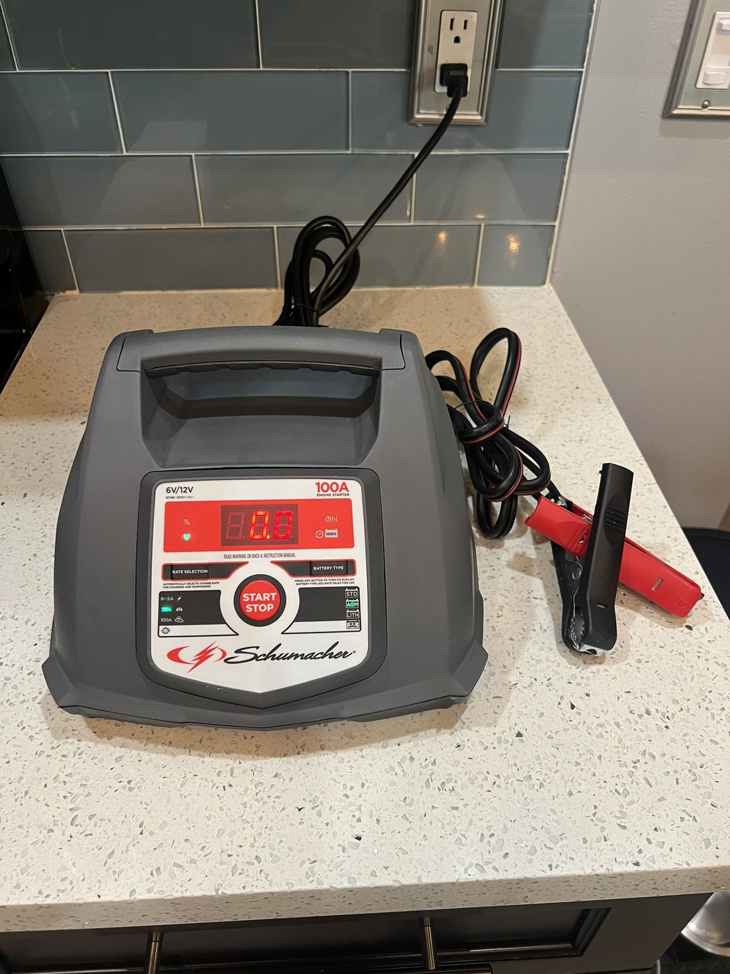 NEW Schumacher SC1564 car battery charger
